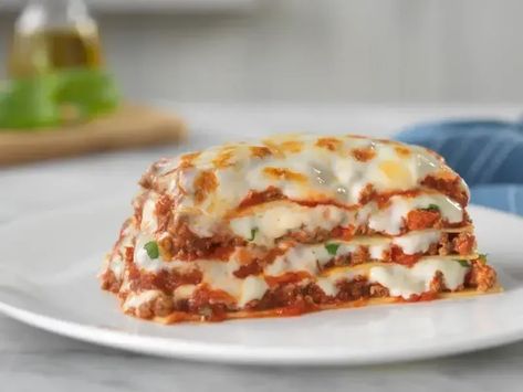 Try this step by step Barilla recipe for a delicious meal that you’re sure to love. Barilla Lasagna Recipe, Layer Lasagna, Meat Lasagna Recipe, Lasagna No Meat Recipe, Stove Top Stuffing Meatloaf, Barilla Recipes, Easy Spring Recipes, Kfc Chicken Recipe, Oven Ready Lasagna