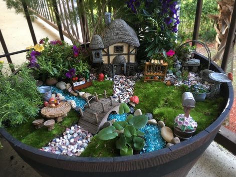 Kids Fairy Garden, Fairy Garden Containers, Fairy Garden Pots, Indoor Fairy Gardens, Succulent Garden Design, Fairy Garden Designs, Fairy Garden Crafts, Asian Garden, Faeries Gardens