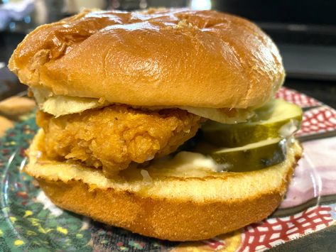 My Popeye's Cajun Fish Sandwich Taste Test! Does It Measure Up To Their Fried Chicken Sandwich? Fried Fish Sandwich, Cajun Fish, Popeyes Fried Chicken, Fish Sandwich Recipes, Fried Bologna, Bologna Sandwich, Best Fast Food, Fish Sandwich, Fried Chicken Sandwich