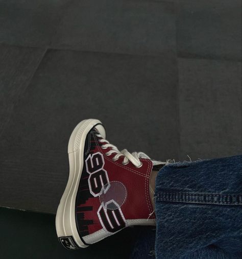 Chicago Bulls Basketball NBA Converse Chinatown Market style street style #converse #chicagobulls #NBA Chicago Bulls Aesthetic, Converse Nba, Chinatown Market, Streetwear Inspo, Chicago Bulls, Nba, Converse, Chicago, Street Wear