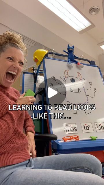 85K views · 1.3K likes | Lindsay / Early Years Literacy Specialist on Instagram: "✨ Learning to READ can look 👀 like this 👆✨  You will want to ➡️ SAVE this for later!  Learners need to practice orally manipulating, deleting and adding phonemes (sounds) in spoken words to help them become successful readers when they see those words in print! I love making learning fun, engaging and meaningful it is ALWAYS the best way 💜   With this activity you are encouraging: 🔸 rhyme 🔸phonemic awareness 🔸fine motor 🔸comprehension  🔸listening skills  🔸imagination 🔸cognitive skills 🔸fun while learning   How to play: I draw a monster on the board and change the first initial sound. Students come up and erase the object on the monster (e.g “barm” for arm).  We also draw a monster following my inst How To Teach Prek To Read, English Activities Preschool, Fluency Activities Kindergarten, Language And Literacy Activities, Draw A Monster, Rhyming Words Activities, Letter Learning Activities, Instagram Learning, Teaching Hacks