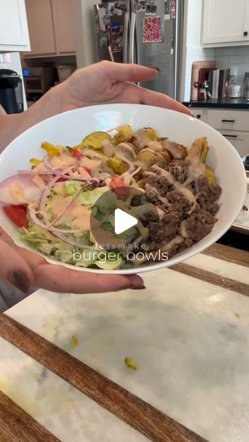 Paige | Meal Prep + WFH Mom on Instagram: "I love these bowls when we have leftover ground beef. healthy, filling and good macros! Recipe below:
Burger bowl: 
Airfried potatoes 
4 oz lean ground beef 
Shredded lettuce 
Chopped tomatoes 
Sliced red onion 
Chopped pickles 
@waldenfarms_usaofficial 1000 island 
🤌🏻🤌🏻🤌🏻🤌🏻 #healthy #mealprep #goodfood #burger #macros #mealprepping #platesbypaige #foodstagram #fyp #highprotein #wfhmom #macrofriendly" Leftover Ground Beef, Ground Beef Healthy, Wfh Mom, 1000 Island, Burger Bowls, Burger Bowl, Low Blood Sugar, Shredded Lettuce, Chopped Tomatoes