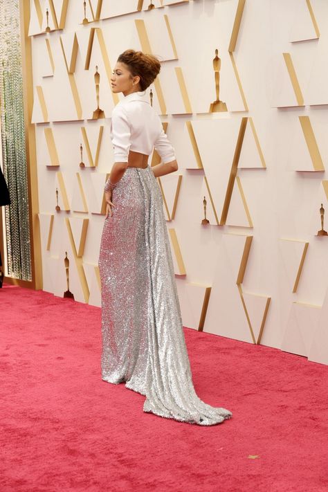 Zendaya Oscars 2022, Zendaya Oscars, Oscars Outfit, Dubai Bling, Silver Outfit, Oscars 2022, Jessie Buckley, Glitter Skirt, Golden Gown