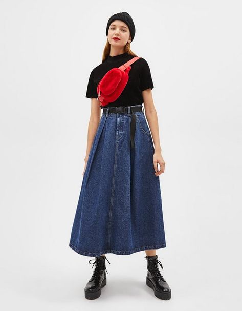 How to wear a denim skirt: photos, trends, novelties of 2021 Denim Maxi Skirt Outfit, Denim Midi Skirt Outfit, A Line Denim Skirt, Denim Skirt Outfits, Winter Skirt Outfit, Maxi Skirt Outfits, Long Denim Skirt, Midi Denim, Black Denim Skirt