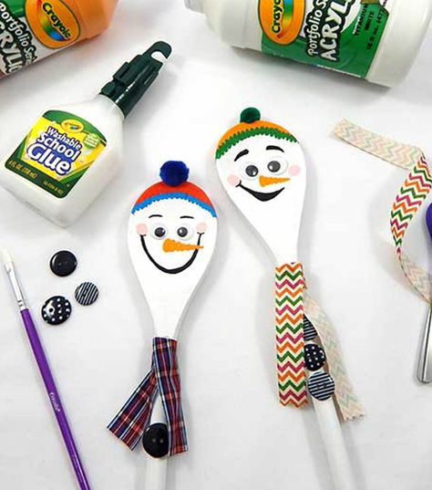 Learn to make Wooden Spoon Snowmen Wooden Spoon Crafts, Spoon Craft, Painted Spoons, Winter Diy Crafts, Christmas Spoons, Wooden Snowmen, Spoon Crafts, Bells Christmas, Winter Decoration