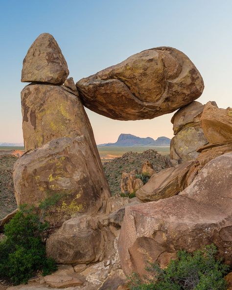 Boulder Rock, Balanced Rock, Rock Aesthetic, Rock Sculpture, Contemporary Landscape Painting, Big Bend National Park, Cool Rocks, Big Bend, Natural Rock