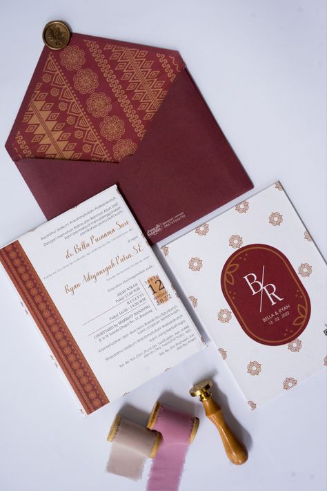 Undangan Nikah Aesthetic, Card Kahwin, Undangan Pernikahan Aesthetic, Wedding Invitation Keepsake, Hindu Wedding Invitation Cards, Print Invitation, Brothers Wedding, Cafe Logo Design, Moodboard Design