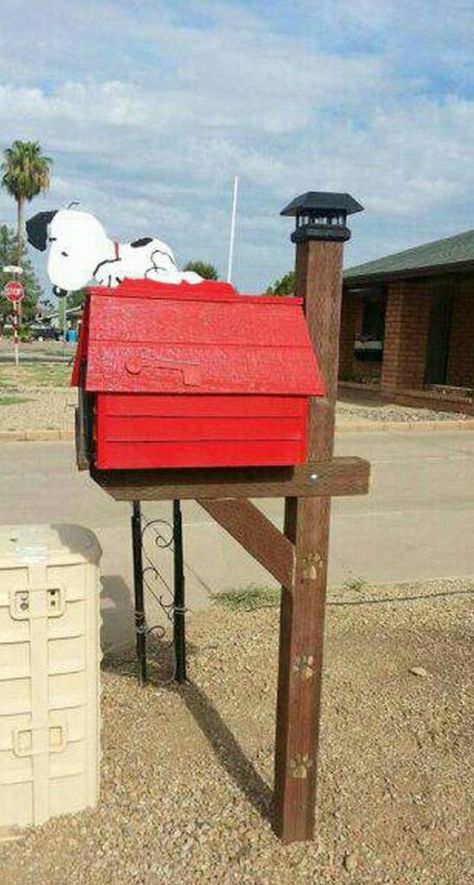 Creative Unusual Mailbox Ideas Cool Mailboxes, Diy Mailbox, Unique Mailboxes, Mailbox Ideas, Mailbox Design, Snoop Dog, Snoopy Love, Romantic Gestures, Charlie Brown And Snoopy