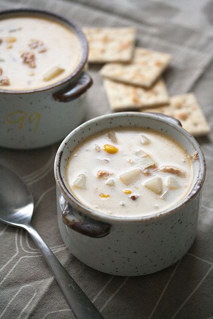 Quick Salmon Chowder: This hearty creamy chowder starts with canned salmon, which makes it perfect for a busy weeknight - all you need to whip up this satisfying meal is a few other pantry staples! Salmon Chowder Recipe, Salmon Fried Rice, Canned Salmon Recipes, Quick Salmon, Salmon Chowder, Happy Habits, Canned Salmon, Can Salmon, German Recipes