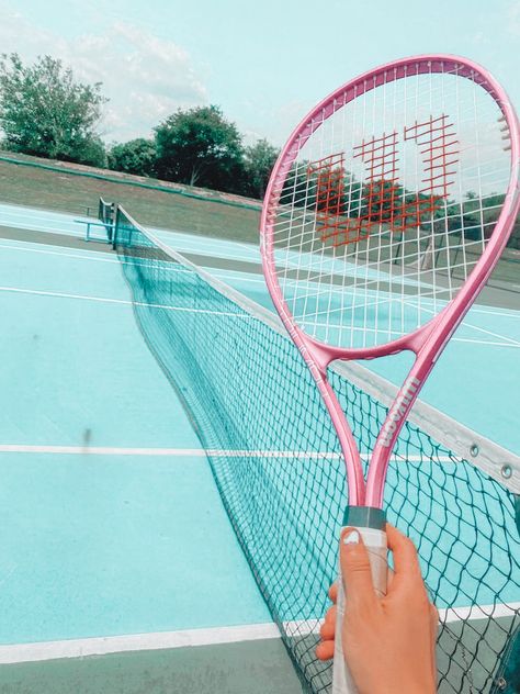 Preppy Tennis Racket, Preppy Tennis Aesthetic, Preppy Tennis Outfit, Tennis Pics, Pickleball Sweatshirt, Tennis Preppy, Preppy Sports, Sportswear Chic, Tennis Lifestyle