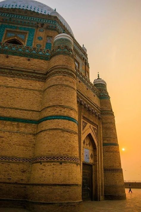 Darbar Hazrat Rukn e Alam Noori Hazoori Pakistani Architecture, Multan Pakistan, Pakistan Culture, History Of Pakistan, Pakistani Culture, Pakistan Travel, Mosque Art, Sunset View, Historical Pictures