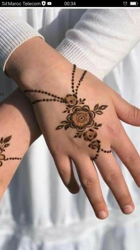 Simple Mehndi Designs For Kids Easy Henna Tattoo Ideas, Medium Henna Designs, Henna Designs Kids, Guest Lehenga, Bridesmaid Henna, Mehandi Designs For Kids, Mehendi Designs For Kids, How To Make Henna, Front Mehndi