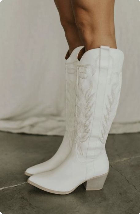 White Cowgirl Boots Outfit, Western Wedding Boots, Cowgirl Boots Wedding, Wedding Cowboy Boots, Cute Cowgirl Boots, White Cowgirl Boots, Cowgirl Boots Outfit, Botas Western, White Cowboy Boots