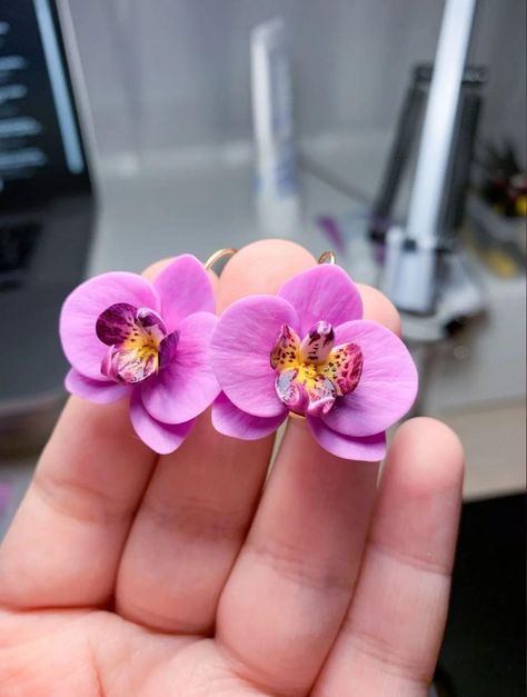 Cercei Din Lut Polimeric, Orchid Earrings, Polymer Clay Flower Jewelry, Diy Earrings Polymer Clay, Smart Auto, Cute Polymer Clay, Phalaenopsis Orchid, Earrings Purple, Purple Orchids