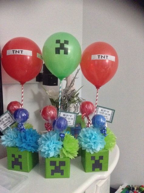 Minecraft Centerpiece, French Cafe Decor, Minecraft Birthday Decorations, Diy Minecraft Birthday Party, Diy Minecraft, Minecraft Birthday Party, Minecraft Birthday, Minecraft Party, Minecraft Skin