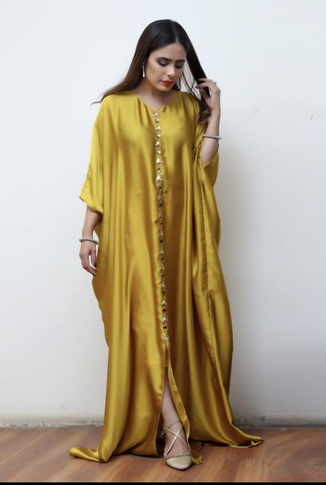 Model kaftan