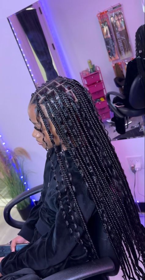 Bohemian Knotless Braids Edges, Medium Knotless Box Braids Long, Big Goddess Braids, Bohieman Knotless Box Braids, Smeduiem Knotless, Birthday Hairstyles Braids, Small Bohemian Knotless Braids, Knotless Goddess Box Braids, Long Knotless Box Braids