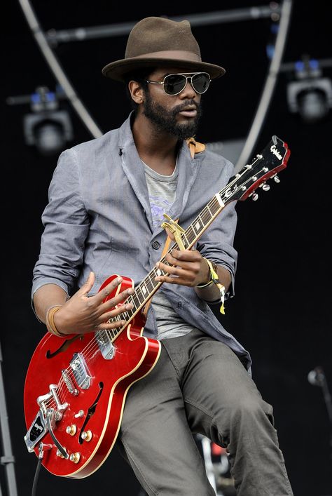 Official Gary Clark Jr - garyclarkjr.com  If Jimi Hendrix, SRV, and Al Green had a love child, he would be Gary Clark Jr. Epiphone Casino, Stage Style, Gary Clark Jr, Gary Clark, Classic Poster, Blues Musicians, Jazz Artists, Blues Artists, Spring Roll