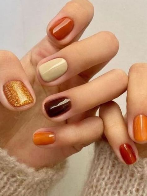 55+ Cute Fall Korean Nails for the Perfect Autumn Vibes#Nail #nailcolor #nailpolish Autumn Skittle Nails, October Nails Ideas Autumn, Fall Season Nails Gel, Autumn Shellac Nails, Fall Korean Nails, Autumn Manicure Fall Nails Ideas, Dark Autumn Nails, Fall Fingernails, Otoño Nails