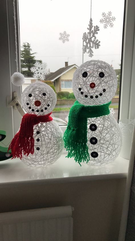 Balloon string art snowmen with crochet scarves Snowman Crafts Diy, Christmas Decorations Diy Crafts, Homemade Christmas Decorations, Christmas Decorations For Kids, Easter Decorations Dollar Store, Easter Decorations Diy Easy, Colorful Christmas Tree, Christmas Ornament Crafts, Christmas Crafts Decorations