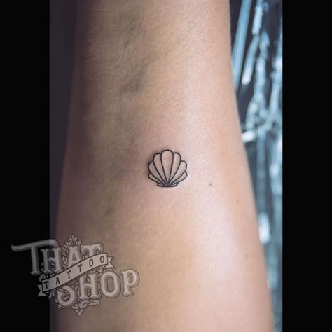 Small Seashell Tattoo Simple, Tiny Seashell Tattoo, Simple Shell Tattoo, Simple Seashell Tattoo, Small Seashell Tattoo, Seashell Tattoo Small, Small Shell Tattoo, Yolo List, Small Beach Tattoo