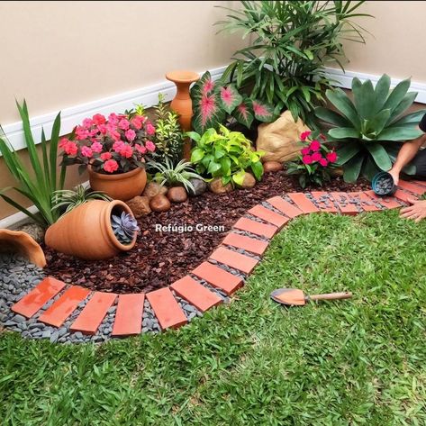 Garden Landscaping Diy, Nakhon Pathom, Unique Garden Art, نباتات منزلية, Front Garden Landscape, Rock Garden Design, Front Yard Garden Design, Corner Garden, Garden Decor Projects