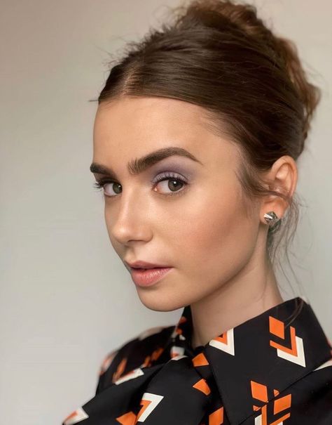 Lily Collins Emily In Paris, Lily Collins Makeup, Emily In Paris Lily Collins, Lily Collins Style, Emily In Paris, Glam Looks, Lily Collins, Beauty Icons, Dark Hair