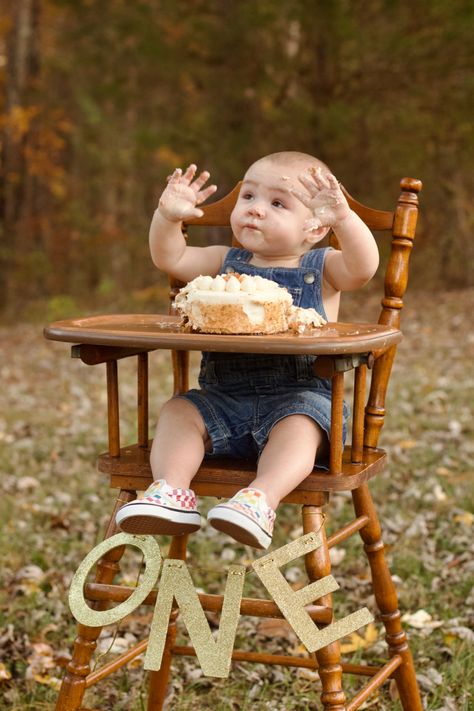 Antique High Chair Cake Smash, High Chair Smash Cake Photos, Farmers Market Birthday Party, Smash Cake First Birthday, Cake First Birthday, Wooden High Chair, First Birthday Photoshoot, Smash Photoshoot, Bday Shoot