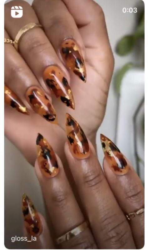 Tortus Shell Nails, Tortoise Shell Nails With Gold, Nails With Gold Foil Flakes, Winter Nails Gold, Cat Nails Design, Nails Gold Flakes, Tortoise Shell Nails, Cat Nail Designs, Shell Nails