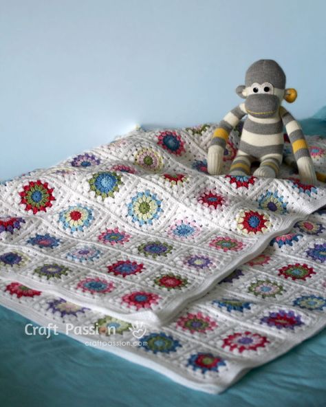 Sunburst Granny Square Blanket - Free Crochet Pattern Sunburst Granny Square Blanket, Sunburst Crochet, Baby Blanket Crochet Patterns, Granny Square Blanket Crochet, Granny Square Blanket Pattern, Square Blanket Pattern, Big Blanket, Sunburst Granny Square, Granny Blanket