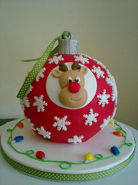 Bauble Cake, Cupcake Pics, Xmas Cakes, Cakes Christmas, Reindeer Cakes, Christmas Themed Cake, Cake 5, Holiday Cake, Decorations For Christmas