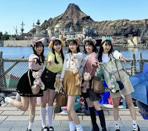 Disneysea Outfit, Duffy And Friends, Friends Outfits, Morning Musume, Hello Project, Trip Outfits, Friend Outfits, Disney World, Golf