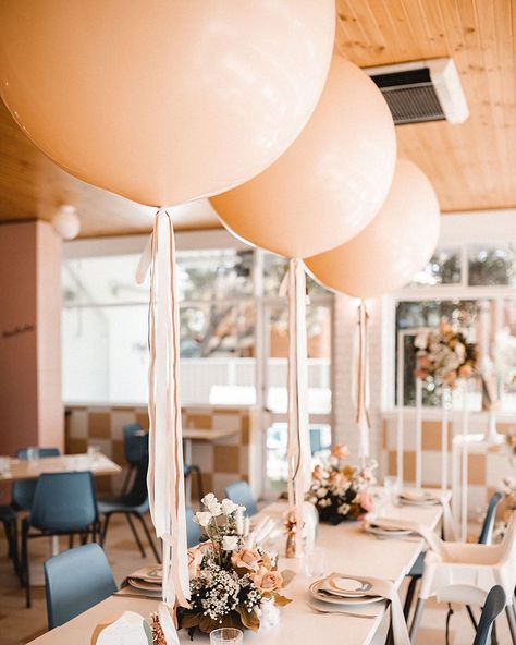 Long Table Balloon Centerpieces, Large Balloon Centerpiece, Balloon Birthday Centerpieces, Single Balloon Centerpiece, Big Balloon Centerpiece, Balloon Tablescape, Large Balloons With Tassels, First Birthday Table Centerpieces, Balloons On Table