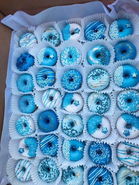 Diy Baby Shower Ideas, Blue Quinceanera Dresses, Donut Decorating Ideas, Baby Shower Ideas For Boys, Blue Donuts, Frozen Birthday Cake, Baby Shower Treats, Blue Desserts, Shower Desserts