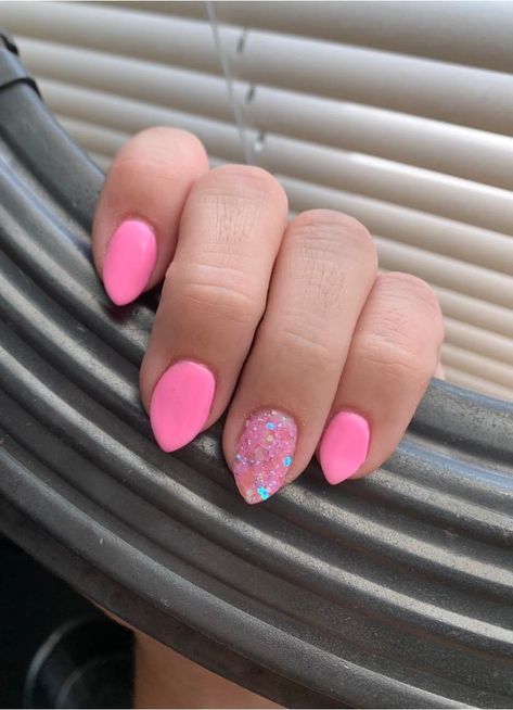 Short Almond Dip Nails Spring, Spring Sns Nails, Valentines Dip Powder Nails, Pretty Dip Nails, Trendy Dip Nails, Spring Dip Powder Nails, Summer Dip Nails, Ombre Nails Glitter, Dip Nails