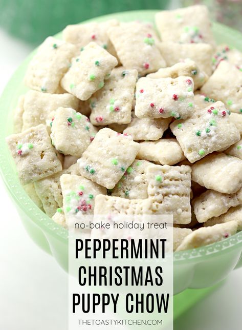 Puppy Chow Snack Mix Recipe, Christmas Muddy Buddies, Christmas Puppy Chow, Puppy Chow Snack, Puppy Chow Christmas, Peppermint White Chocolate, Puppy Chow Chex Mix Recipe, Chex Mix Puppy Chow, Dessert Christmas