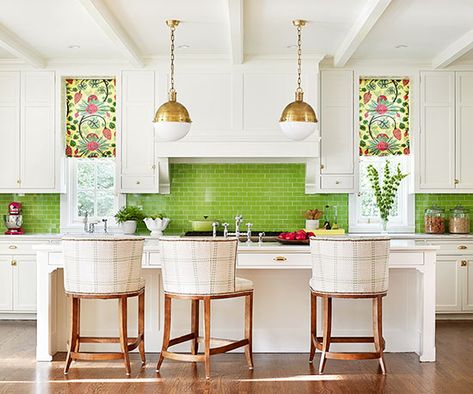 Offset a crisp all-white kitchen with a statement-making green blacksplash. The symmetry of the glass tiles is continued in the room's furniture and lighting. Colorful Kitchen Backsplash, Patterned Window Treatments, Green Subway Tile, Green Backsplash, Colorful Backsplash, Green Tiles, Kitchen Design Color, Casa Vintage, White Kitchen Design