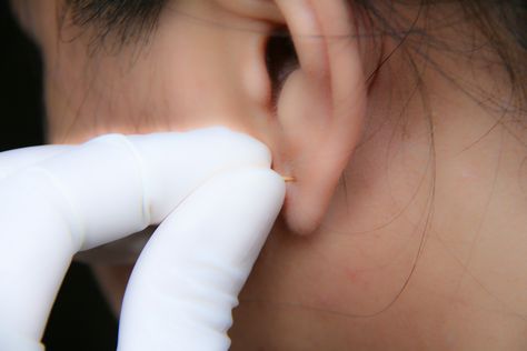 How to Safely Pierce Your Own Ear in 8 Steps. Might do this soon for my double piercing. Pierce Your Own Ears, Another Part Of Me, Double Piercing, Ear Piercing, Own Home, Piercing Tattoo, Body Mods, Geometric Earrings, Tragus