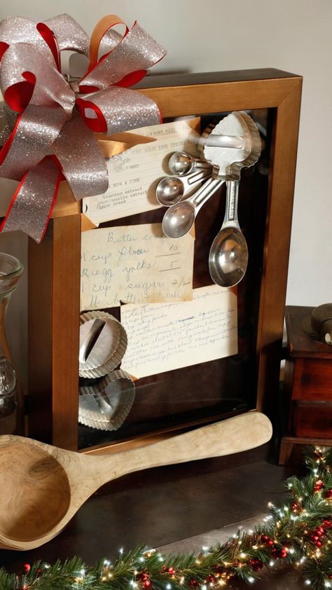 Put your favorite family recipes on display. This recipe card shadow box display is a great way to show off your favorite family recipes.… | Instagram Recipe Display Ideas, Family Heirloom Display, Framed Recipes, Repurposed Projects, Custom Picture Frames, Recipe Tea Towel, Heirloom Gifts, Box Display, Diy Picture Frames