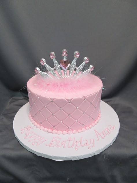 Princess Tiara Pink Birthday Cake @sugarshackscia Princess Cake With Tiara, Pink Baddie Birthday Cake, Pink 14th Birthday Cake, Cake Ideas For 25th Birthday Girl, Pink 20th Birthday Cake, Pink Cake Ideas Birthday, Pink Cakes For Girls Birthday, Birthday Cake With Tiara, Birthday Cake For Princess