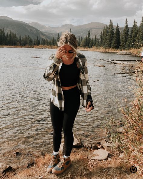 Banff Outfit Summer, Fall Camping Outfits, Hiking Outfits Summer, Winter Camping Outfits, Trail Outfits, Cute Camping Outfits, Cabin Outfit, Wander Outfit, Walking Outfit