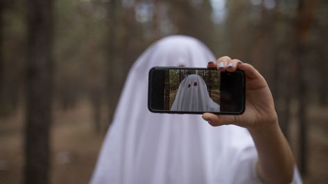 35 Ghost Puns For Instagram That'll Give Your Feed That Spooky Spirit Ghost Instagram Captions, Ghost Captions, Ghost Quotes, Ghost Puns, Ghost Quote, Haunted Graveyard, Spirits Of The Dead, Witch Costumes, Spooky Costumes