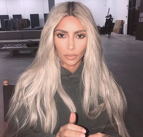 KKW Blonde Hair Kim Kardashian, Kim Kardashian Blonde Hair, Kardashian Blonde Hair, Kim K Blonde, Kim Kardashian Blonde, Kim Kardashian Braids, Kardashian Braids, Corte Shag, Kim Kardashian Hair