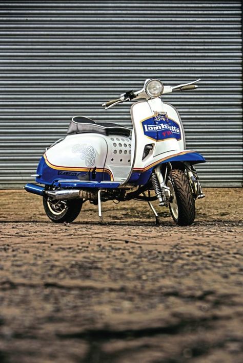 Scootering classics: Rothmans Racer – Scootering Vespa Ape, Scooter Custom, Vespa Vintage, Racing Bikes, Number One, Old Things, Bike, The Incredibles, Magazine