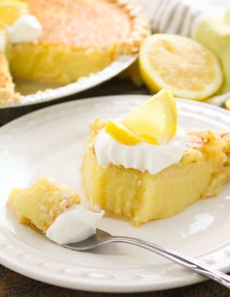 Arizona Sunshine Lemon Pie or Whole Lemon Blender Pie. Throw everything in the blender and you will have a pie in less than an hour! Sunshine Lemon Pie, Best Lemon Bars, Lemon Pie Recipe, Sweet Whipped Cream, Lemon Poppyseed Muffins, Easy Pie, Lemon Pie, Lemon Desserts, Homemade Pie