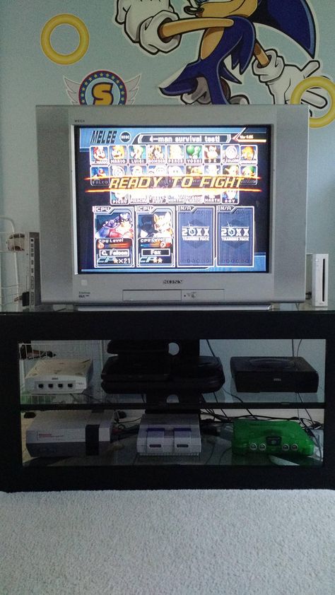 Just got a new CRT. I'd say the setup is looking pretty good. Ps2 Setup, Crt Tv Setup, Crt Tv Aesthetic, Crt Setup, Retro Gaming Room, Video Games Aesthetic, Console Setup, Ultimate Gaming Room, Guys Bedroom