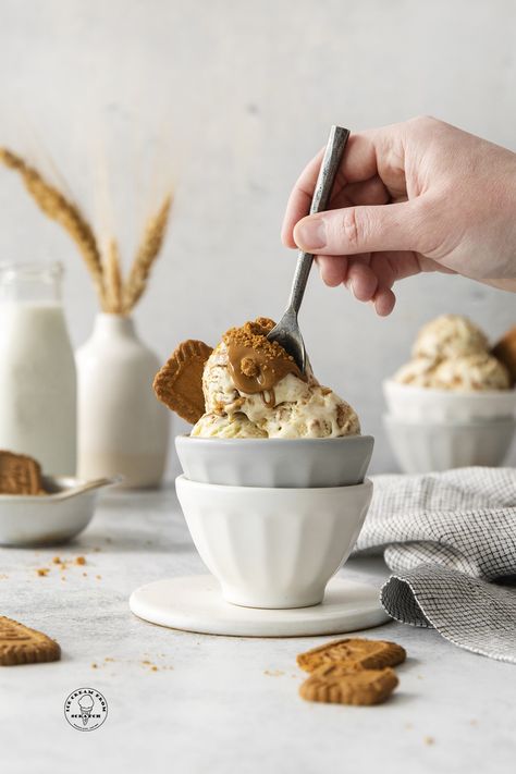 Easy Biscoff Ice Cream Recipe - Ice Cream From Scratch Unique Ice Cream Recipes, Baklava Ice Cream, Biscoff Ice Cream, Boozy Pops, Ice Cream From Scratch, Kitchenaid Ice Cream Maker, Cookie Monster Ice Cream, Ice Cream Painting, Biscoff Cookie Butter