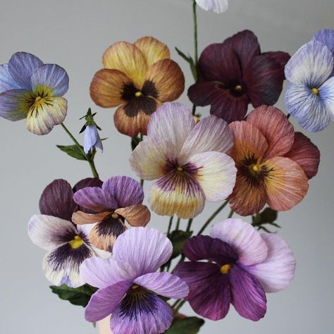 Paper Pansies, White Poppy Flower, Tissue Flowers, Paper Flower Art, Paper Peonies, Paper Flower Crafts, Crepe Paper Flowers, Giant Paper Flowers, For My Mom