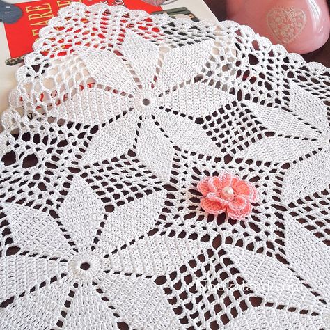 Notikaland Crochet, Flowers For Christmas, Tablecloth Crochet, Crochet Stitches Chart, Diy Crochet Patterns, Birthday Wishes Greetings, Holiday Tablecloths, Knitting Tutorials, Crochet Motif Patterns