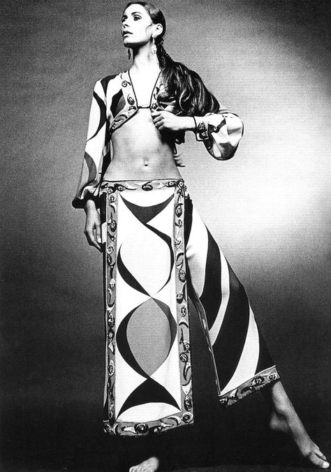 Astrid Schiller in thick crêpe silk palazzo pajamas in print called "Pesci" (Fishes) with border decorated in precious stones by Emilio Pucci, 1969 Late 60s Fashion, Patti Hansen, Pucci Vintage, Fashion 50s, Lauren Hutton, Fashion 1960s, Paris Couture, Seventies Fashion, Sixties Fashion